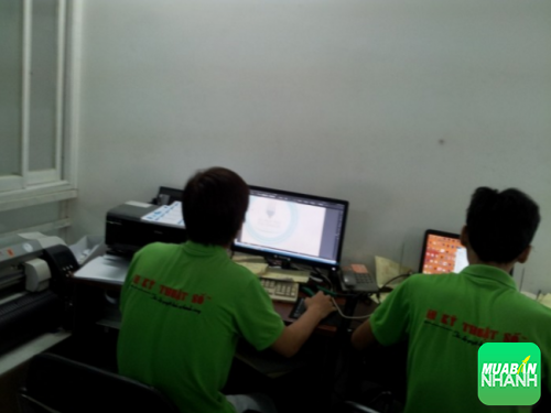 Thẻ Nhựa c&oacute; đội ngũ nh&acirc;n vi&ecirc;n thiết kế chuy&ecirc;n nghiệp, hỗ trợ hoặc thiết kế ngay name card cho bạn khi bạn y&ecirc;u cầu. Thiết kế name card nhanh ch&oacute;ng, ấn tượng v&agrave; th&ocirc;ng minh nhất cho bạn!